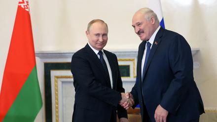 Russlands Präsident Putin und der belarussische Staatschef Lukaschenko trafen sich Ende Juni in St. Petersburg.