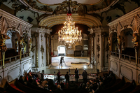 Das Schlosstheater im Neuen Palais von Potsdam-Sanssouci soll mit einer Telemann-Premiere am 20. Juni nach sieben Jahren  Foto: Julian Stähle/dpa