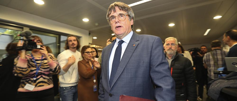 Spaniens Oberster Gerichtshof hat ein Verfahren wegen Terrorismus gegen Carles Puigdemont, den im belgischen Exil lebenden ehemaligen katalanischen Regionalregierungschef, in die Wege geleitet. 