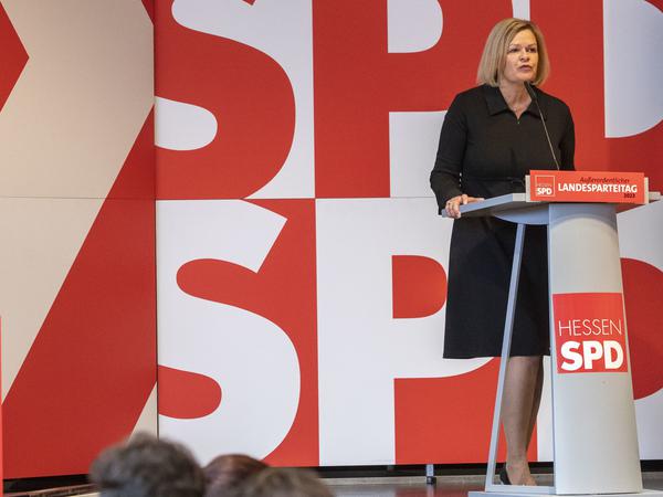 Nancy Faeser, Landesvorsitzende der SPD Hessen und Bundesministerin des Innern und Heimat, eröffnete den Parteitag der SPD Hessen.
