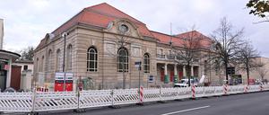 Die Sporthalle Kurfürstenstraße ist fertig saniert. Seit 2020 wurde an dem Ensemble aus dem Jahr 1910 gearbeitet.
