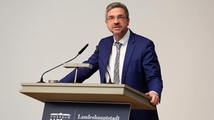 Oberbürgermeister Mike Schubert (SPD) erklärte sich am Mittwoch vor den Potsdamer Stadtverordneten.