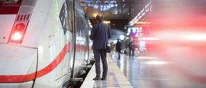 Am Sonntagnachmittag kam es in München zu einer handgreiflichen Auseinandersetzung zwischen einer Frau und einem Zugbegleiter.