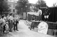 Wandertheater Ton und Kirschen: "Das astronomische Pferd" in den 1990er Jahren auf dem Luisenplatz Potsdam. Foto: Jean-Pierre Estournet