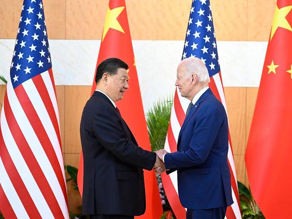 Chinas Präsident Xi Jinping und US-Präsident Joe Biden beim Treffen auf Bali