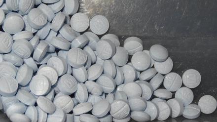 Gefälschte, mit Fentanyl gestreckte Oxycodon-Pillen, die in den USA beschlagnahmt wurden.