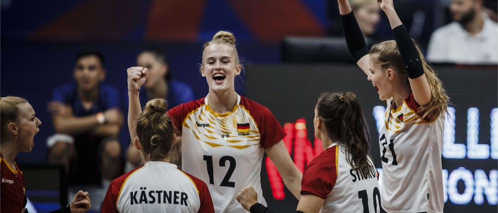 Die deutschen Volleyballerinnen gewannen sechs Mal in acht Spielen und stehen nun  auf Platz sechs in der Weltrangliste. 