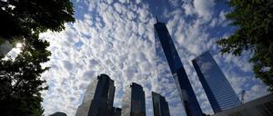 Blick auf das neu errichtete One World Trade Center (1 WTC, 2.v.r) und umliegende Hochhäuser. 