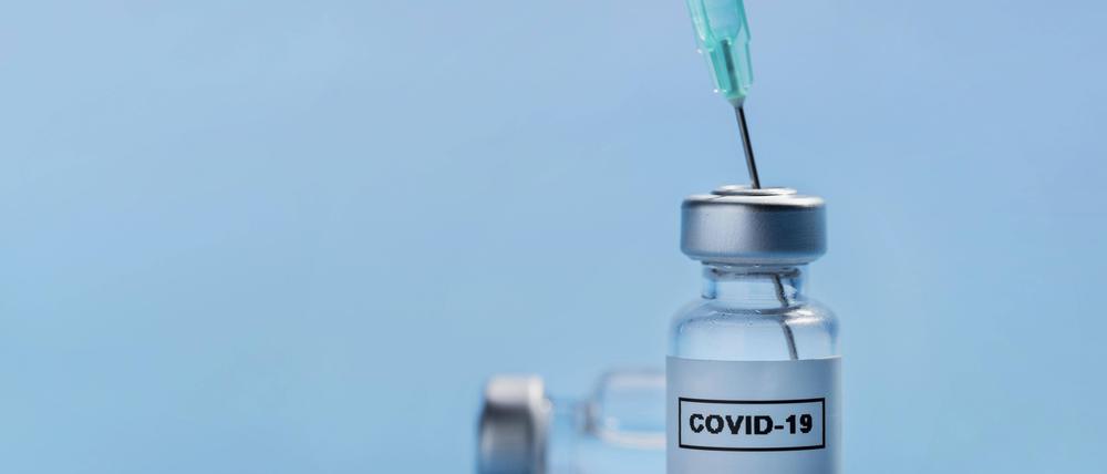 Mehr als 200 Schadenersatzklagen gegen Corona-Impfstoffhersteller liegen in Deutschland bei den Gerichten.
