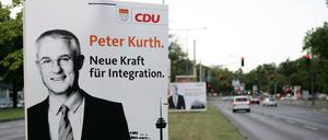 Wahlplakate von Bürgermeisterkandidat Peter Kurth (Deutschland/CDU) zu den Kommunalwahlen in Köln. 