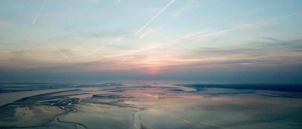 Wattenmeer der Nordsee bei Sonnenuntergang