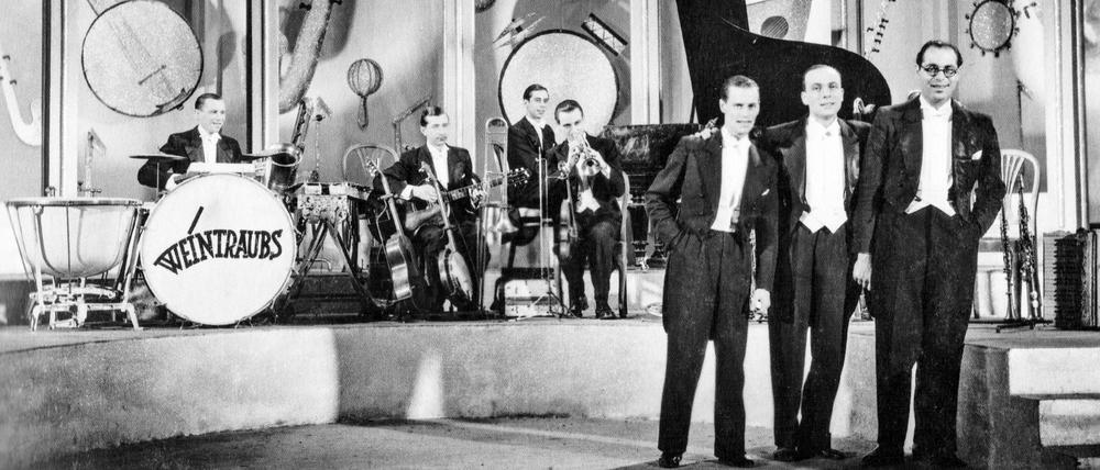 Die Weintraubs Syncopators, aufgenommen in Berlin, um 1930. Zu ihren großen Hits gehörte: „Mein Gorilla hat ‘ne Villa im Zoo“