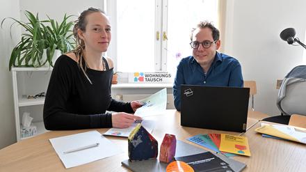 Laura van Altena und Joachim Faßmann vom Kollektiv Stadtsucht verantworteten Potsdams Koordinierungsstelle Wohnungstausch.