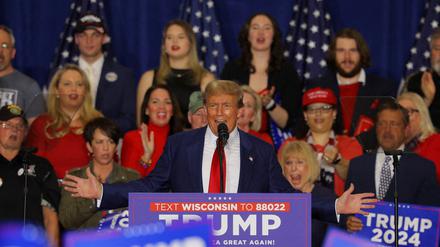 Der ehemalige US-Präsident Donald Trump spricht während einer Wahlkampfveranstaltung in Wisconsin (Archivbild).