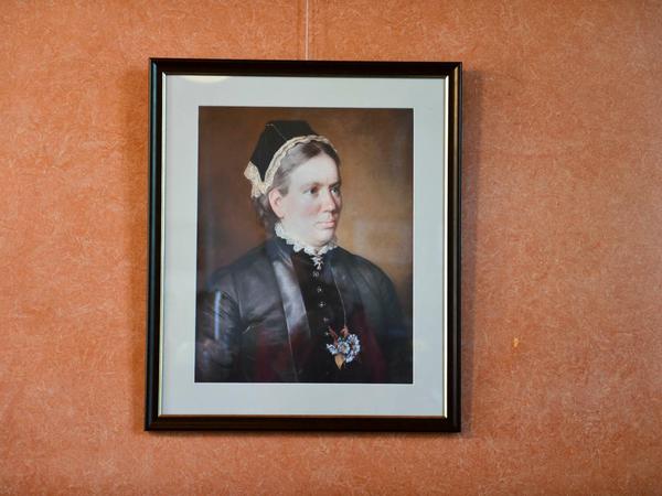 Christlich-sozial engagiert: Constance von Zieten. Das Bildnis hängt im Café Cosntance.