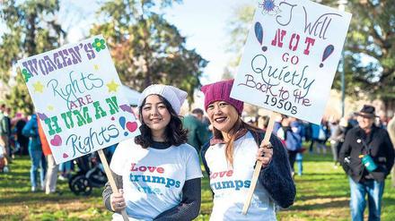 Familiärer Konsens. Emma Scholl (l.) und ihre Mutter Carolyn waren beim Women’s March in Sacramento dabei. 