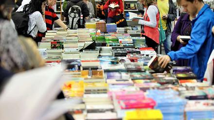 Einfach abgreifen geht nicht, sagt unsere Autorin. Ein Büchertisch auf der Leipziger Buchmesse.