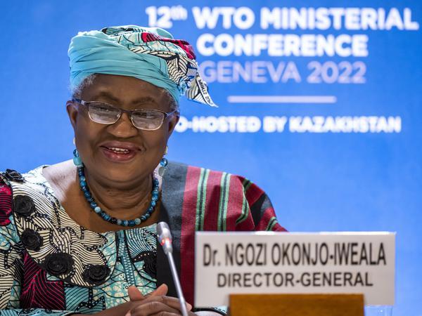 Fast zwei Jahre nachdem der erste Antrag zur Aussetzung der Patente für Covid-19-Impfstoffe eingegangen war, verkündete WTO-Chefin Okonjo-Iweala einen entsprechenden Beschluss.