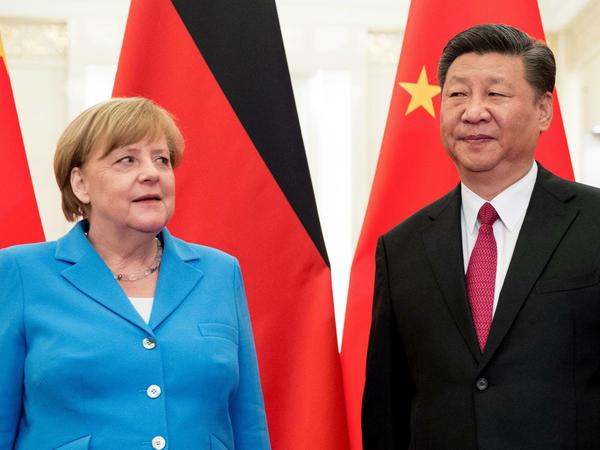 Angela Merkel, hier mit dem chinesischen Präsidenten Xi, spielte eine zentrale Rolle in der westlichen China- und Russland-Politik. 