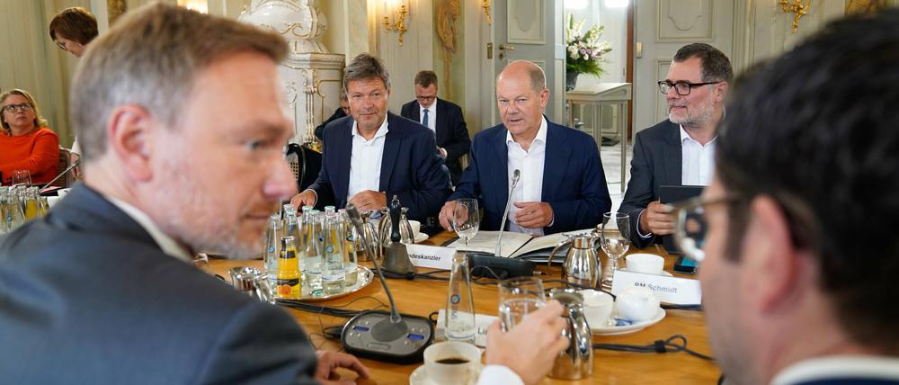 Schwierige Fragen und entscheidende Tage: Die Ampel-Minister bei der Kabinettsklausur in Schloss Meseberg. 