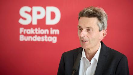 SPD-Bundestagsfraktions-Chef Rolf Mützenich löst Wirbel aus. 