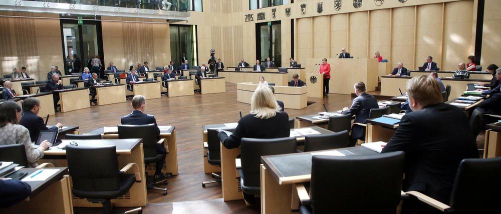 Bundeskanzlerin Angela Merkel (CDU) hält im Bundesrat eine Rede zu Zielen der EU-Ratspräsidentschaft.
