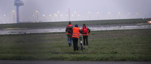 Klimaaktivisten der letzten Generation auf dem Flughafen BER