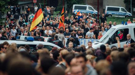 Gegner einer Flüchtlingsunterkunft demonstrieren im Juni 2015 in Freital.