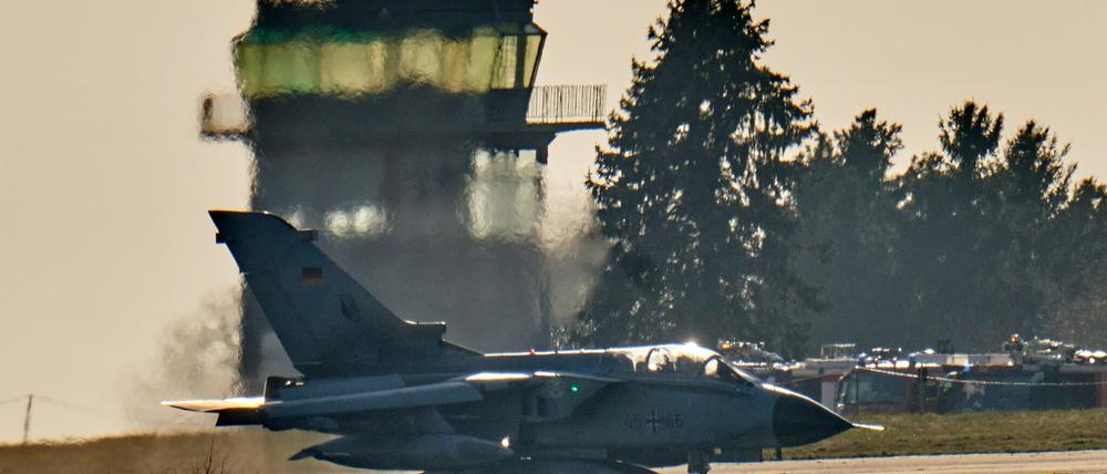 Deutsche Tornado-Kampfflugzeug sollen im Ernstfall US-Atomwaffen ins Ziel tragen.