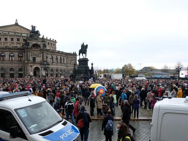 Überforderte Polizei? „Querdenken“-Protest am vergangenen Samstag in Dresden. 