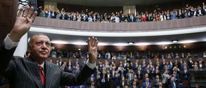 Recep Tayyip Erdogan am Dienstag in Ankara, vor Abgeordneten seiner Partei, der AKP. 