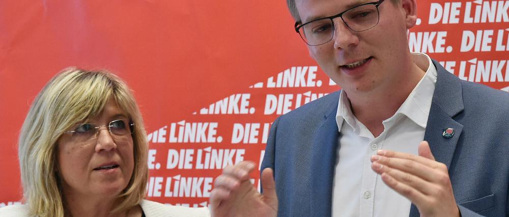 Die Spitzenkandidaten der Brandenburger Linke, Katrin Dannenberg (l) und Sebastian Walter, setzen bei der Landtagswahl vor allem auf Bildungsthemen.