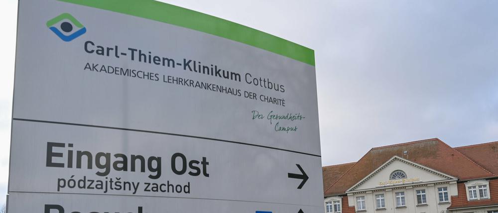 Der Eingang zum Carl-Thiem-Klinikum (CTK) in Cottbus. 
