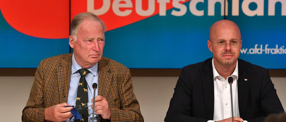 Der bisherige AfD-Landeschef Alexander Gauland (l.) will in den Bundestag einziehen. Sein bisheriger Stellvertreter Andreas Kalbitz ist neuer Vorsitzender.