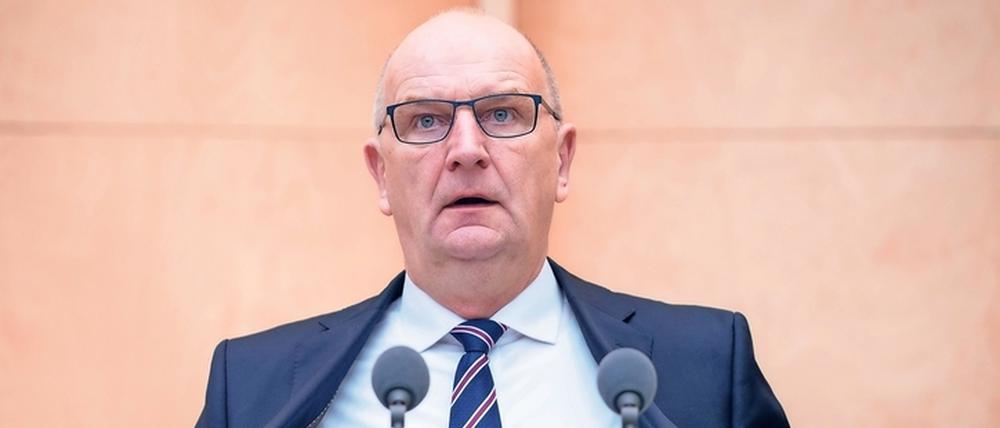 Die Regierung von Ministerpräsident Dietmar Woidke (SPD) hat den Rettungsschirm zum Überstehen der Coronakrise zum zweiten Mal innerhalb einer Woche erhöht. 