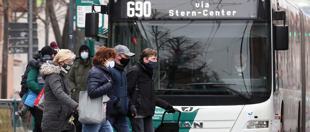 In Bussen und Bahnen muss derzeit eine Maske getragen werden. 