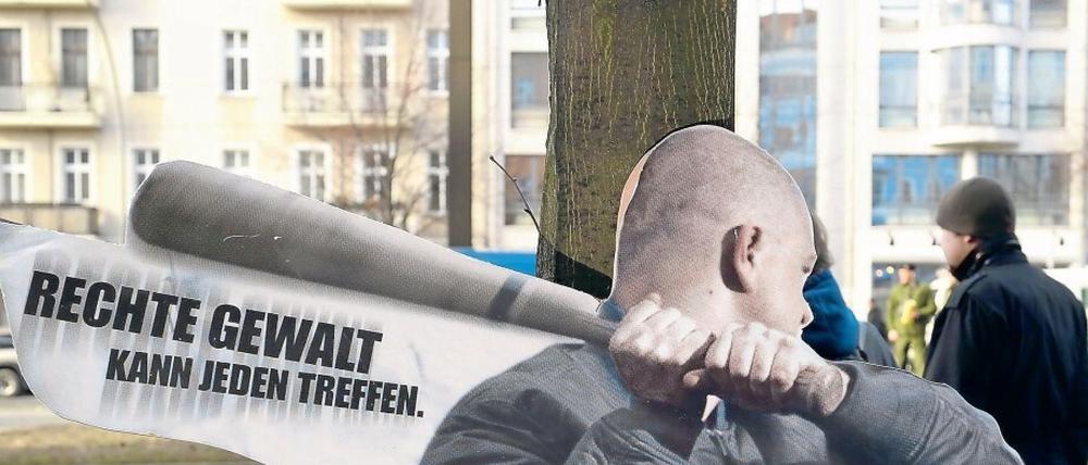 "Rechte Gewalt kann jeden treffen": Wer in Brandenburg Opfer rechter Gewalt wird, darf bleiben.