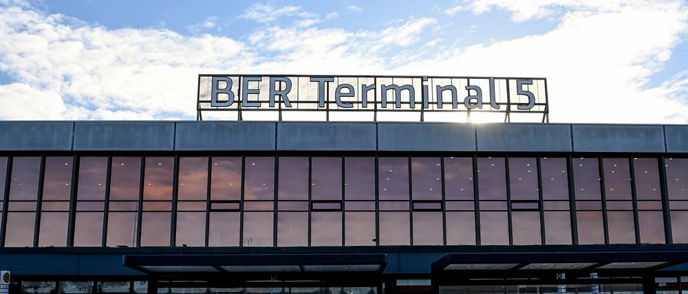 Im Terminal 5 des Hauptstadtflughafens BER werden am Montag zum vorerst letzten Mal Passagiere empfangen. 