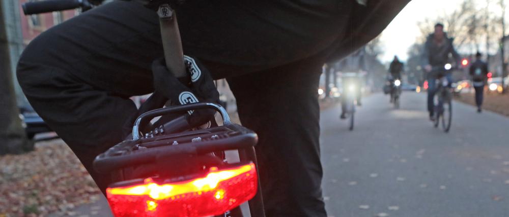 Anfang November wurden Radfahrer auf der Hegelallee Potsdam bei der Aktion „FahrRad-Licht“ auf ihr Licht angesprochen.