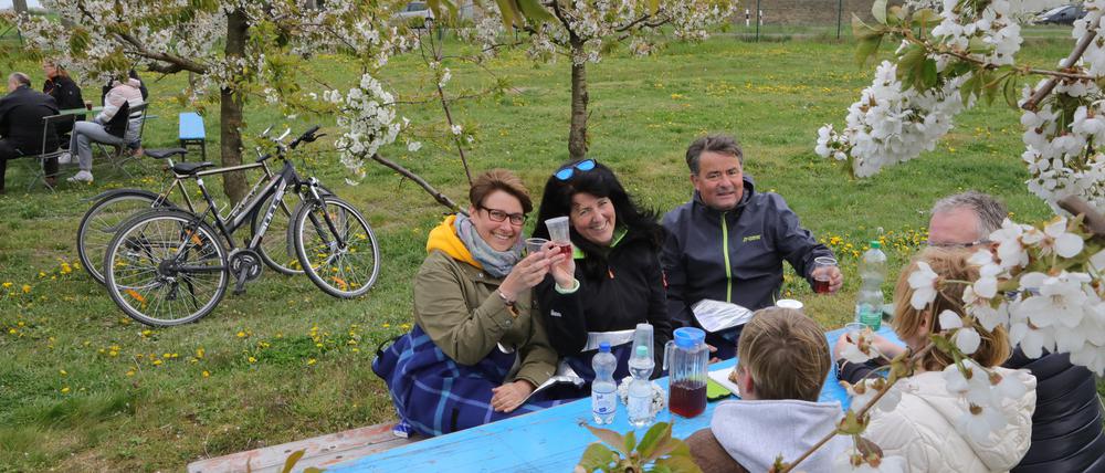Etwa 30 Akteure, Bauern und Produzenten schenkten in diesem Jahr in Werder (Havel) Obstwein ein.