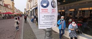 In der Brandenburger Straße gilt eine verschärfte Maskenpflicht - mit medizinischen statt Alltagsmasken
