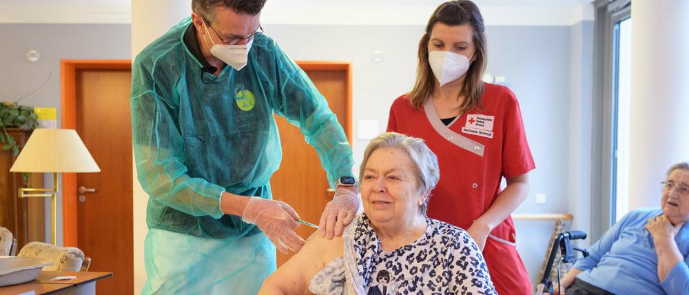 Ein mobiles Impfteam nahm in einer Senioreneinrichtung in Großbeeren Impfungen vor.
