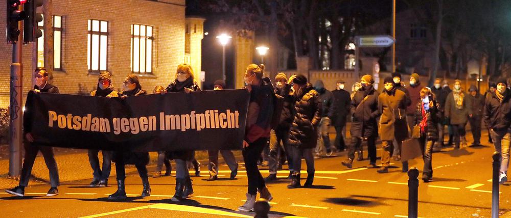 Auch an diesem Montag wird in Potsdam wieder gegen die Impfpflicht demonstriert.