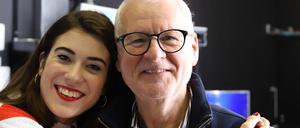 Uwe Fleischer, hier mit Schauspielerin Marie Philipp und ehemaliger Schülerin am Babelsberger Filmgymnasium, wird 70 Jahre alt.