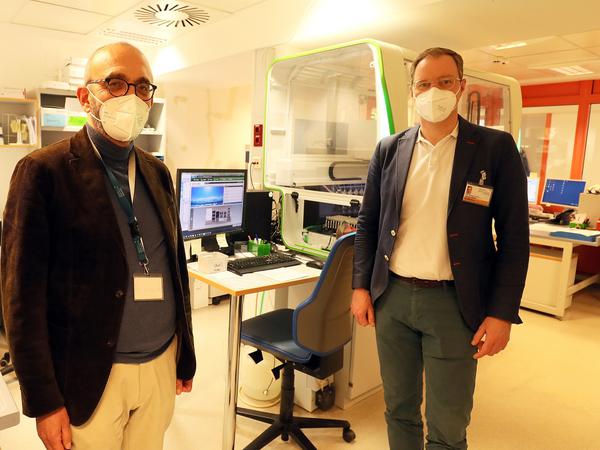 Evangelos Tsekos, medizinischer Geschäftsführer der Diagnostik (l.) und Carsten Köhler, technischer Geschäftsführer der Diagnostik im Bergmann-Klinikum. 