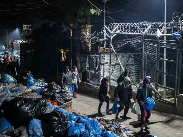 Tausende Flüchtlingen leben aus Lesbos unter unerträglichen Bedingungen.