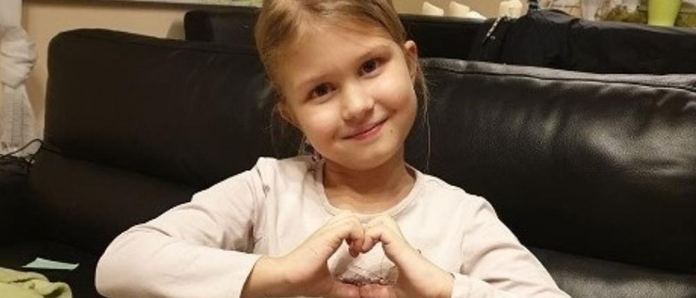 Die siebenjährige Pia aus Potsdam leidet an Krebs. 