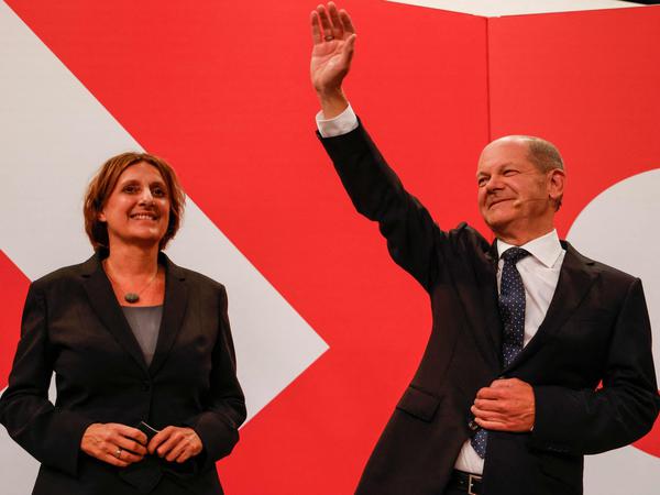 SPD-Kanzlerkandidat Olaf Scholz mit seiner Ehefrau Britta Ernst, der brandenburgischen Bildungsministerin.