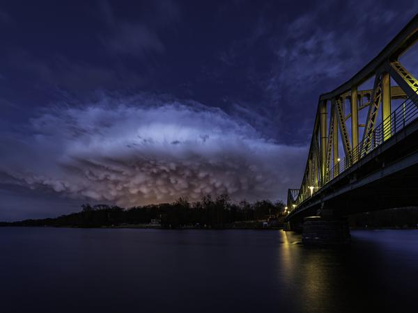Gewittersturm über der Glienicker Brücke