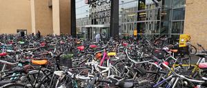 Fahrradständer vor dem Hauptbahnhof (Symbolbild).